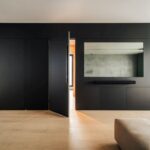 projekt_Dock_Holesovice_byt_1_centralni_obytny_prostor_truhlarsky_prvek_1_foto_Ondrej_Holub